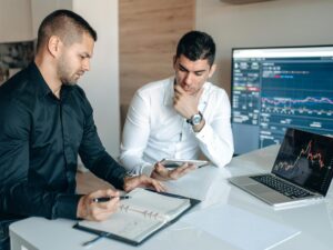 What is the size of the B2B e-commerce sector Versus B2C e-commerce sector?